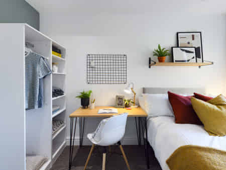  Room in a 9 Bedroom Apartment, Uttoxeter New Rd, Derby DE22 3JB - Derby, England, United Kingdom - Bedroom 1 - Amenities