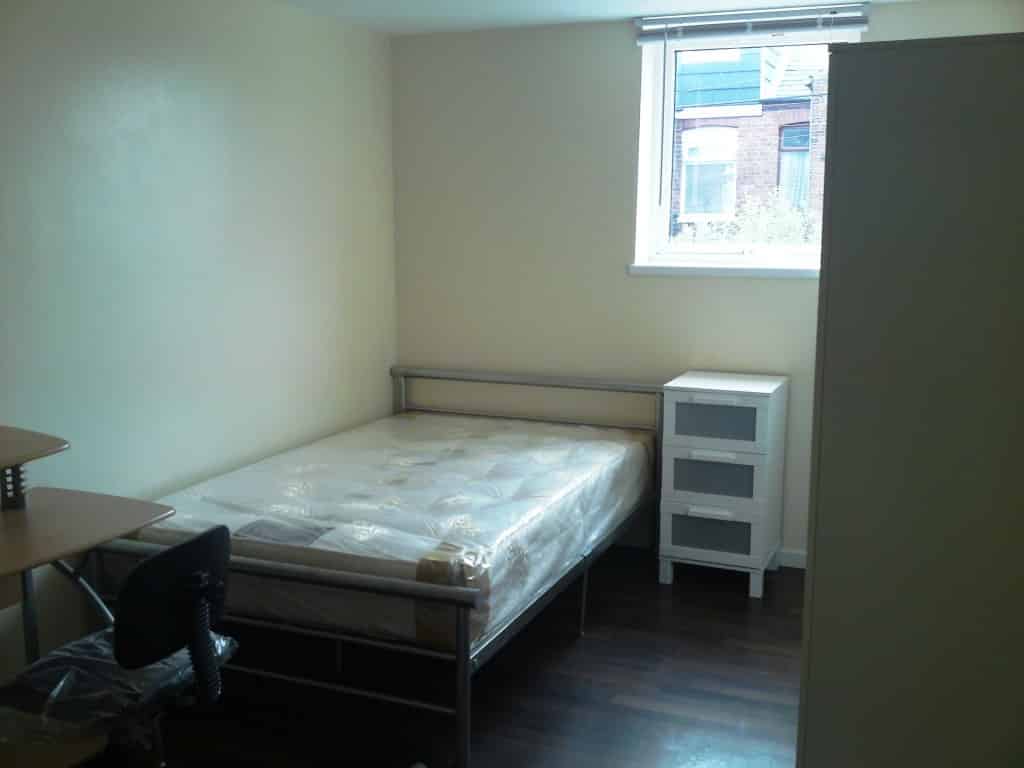 Room in a 9 Bedroom Apartment, 277 Great Western St, Manchester, M14 4DR - Manchester, England, United Kingdom - Bedroom 8 - Bedroom