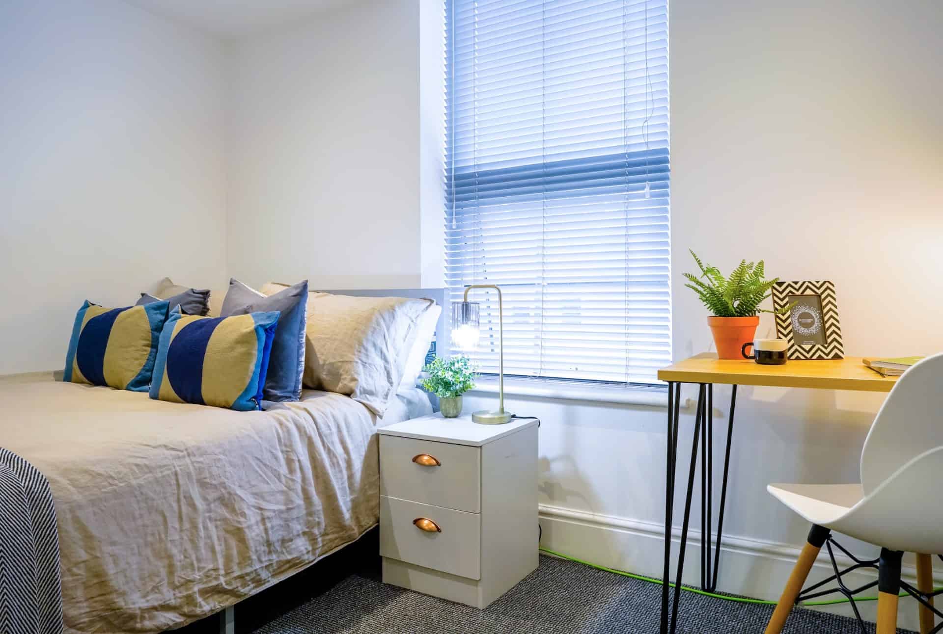 Bedroom 8 - Amenities?w=400&h=260&fit=crop&q=40&auto=format&trim=auto