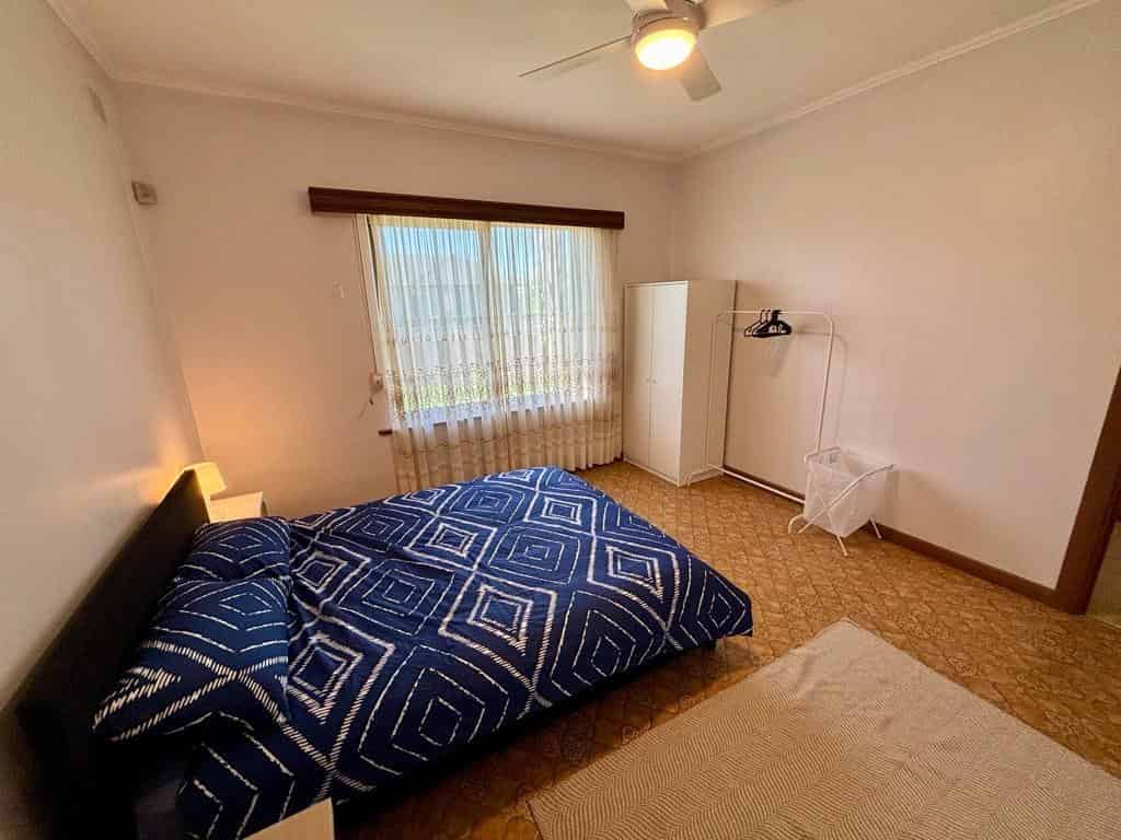 Room 2 - Bedroom?w=400&h=260&fit=crop&q=40&auto=format&trim=auto