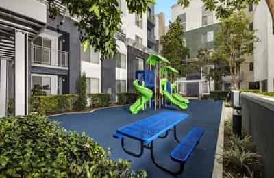 2801 Main St, Irvine - Irvine, California, United States - Amenities
