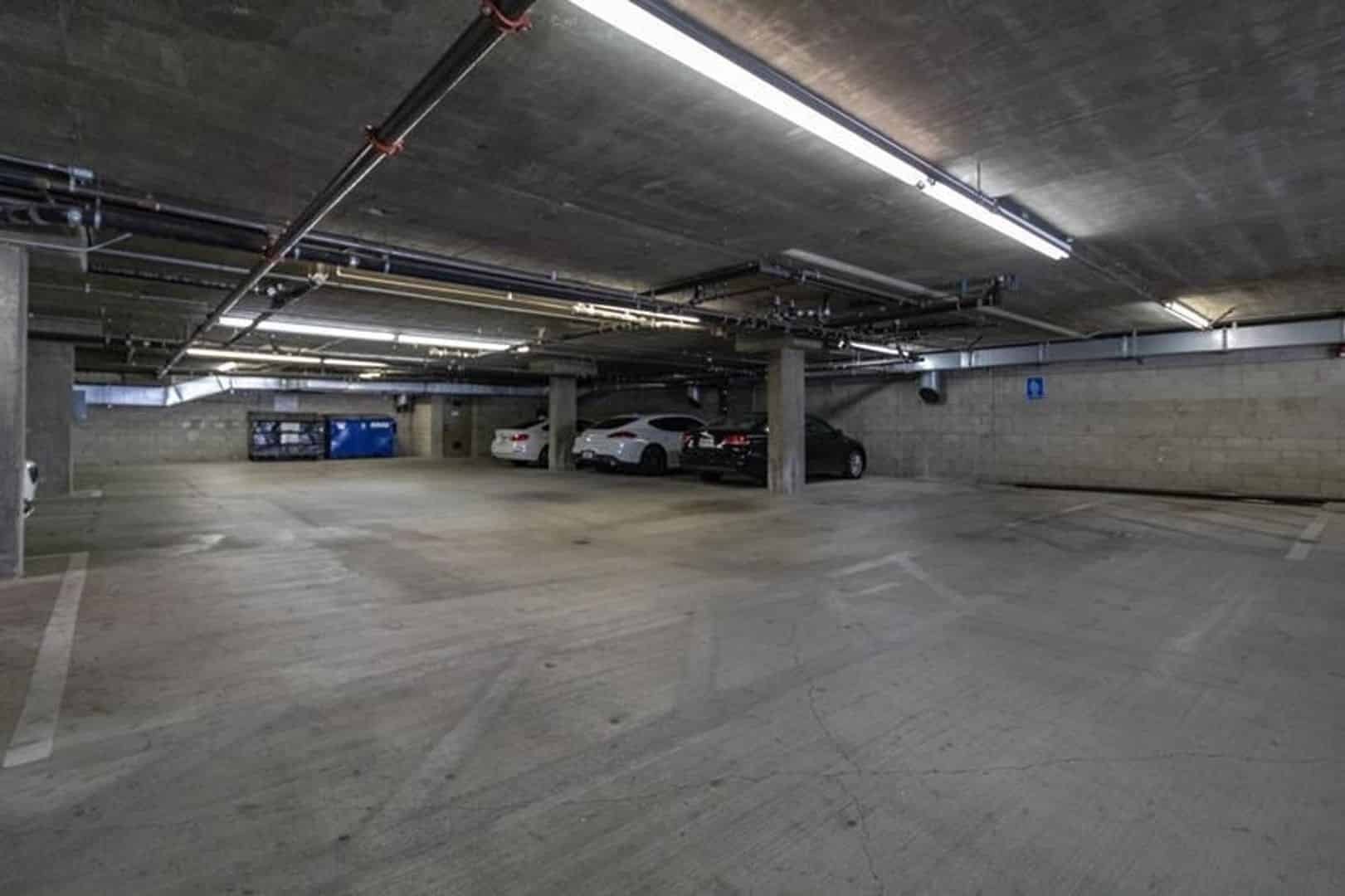 1241 West 37th Place, Los Angeles - Los Angeles, California, United States - Amenities